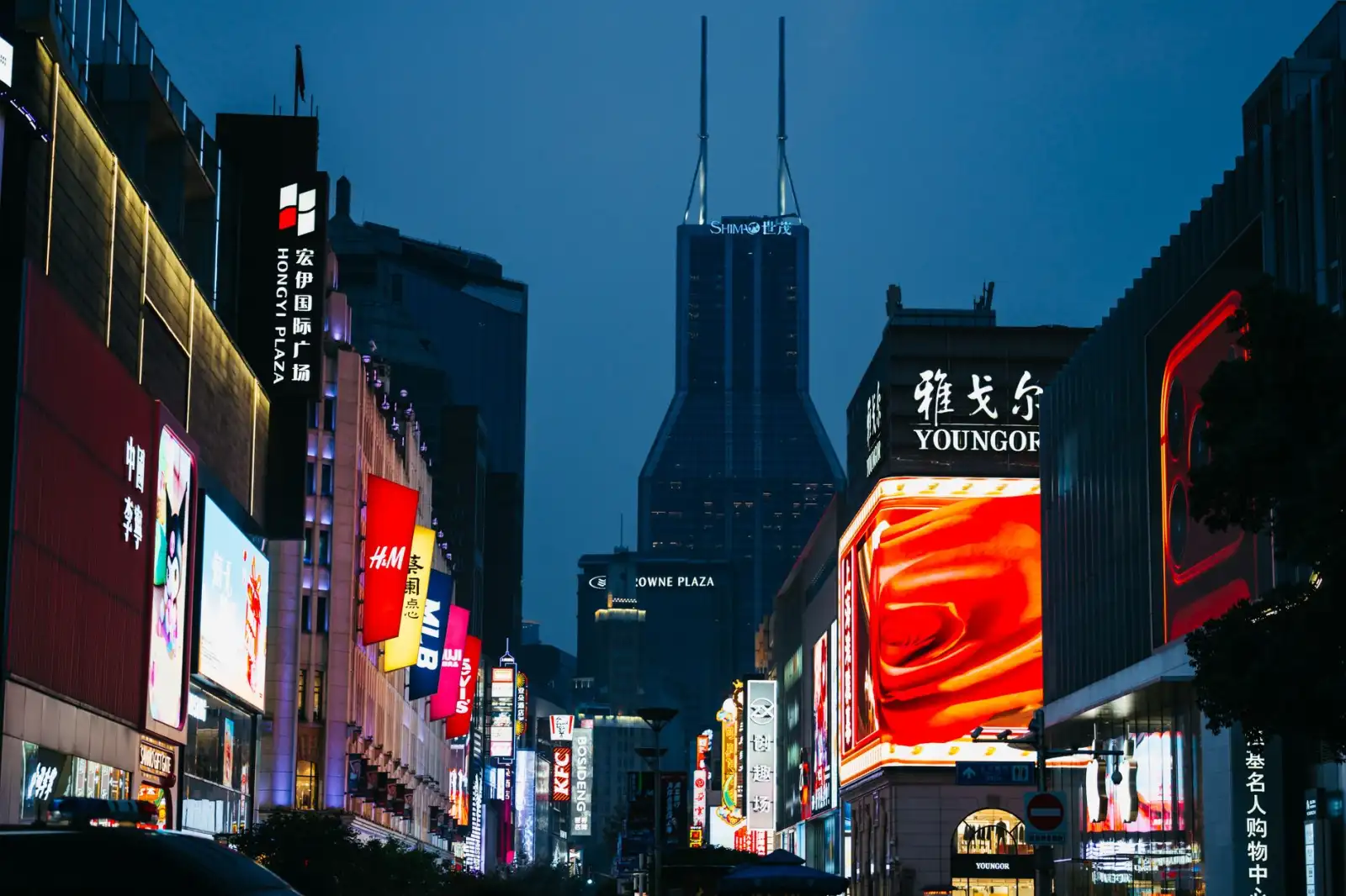 广州有点像科技手机支架选购指南:桌面/车载/磁吸支架功能对比
